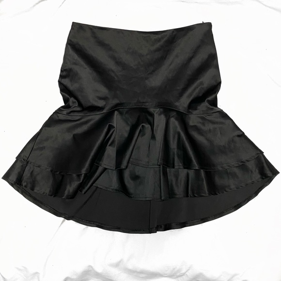 🖤 satin ruffle skirt - Picture 3 of 6